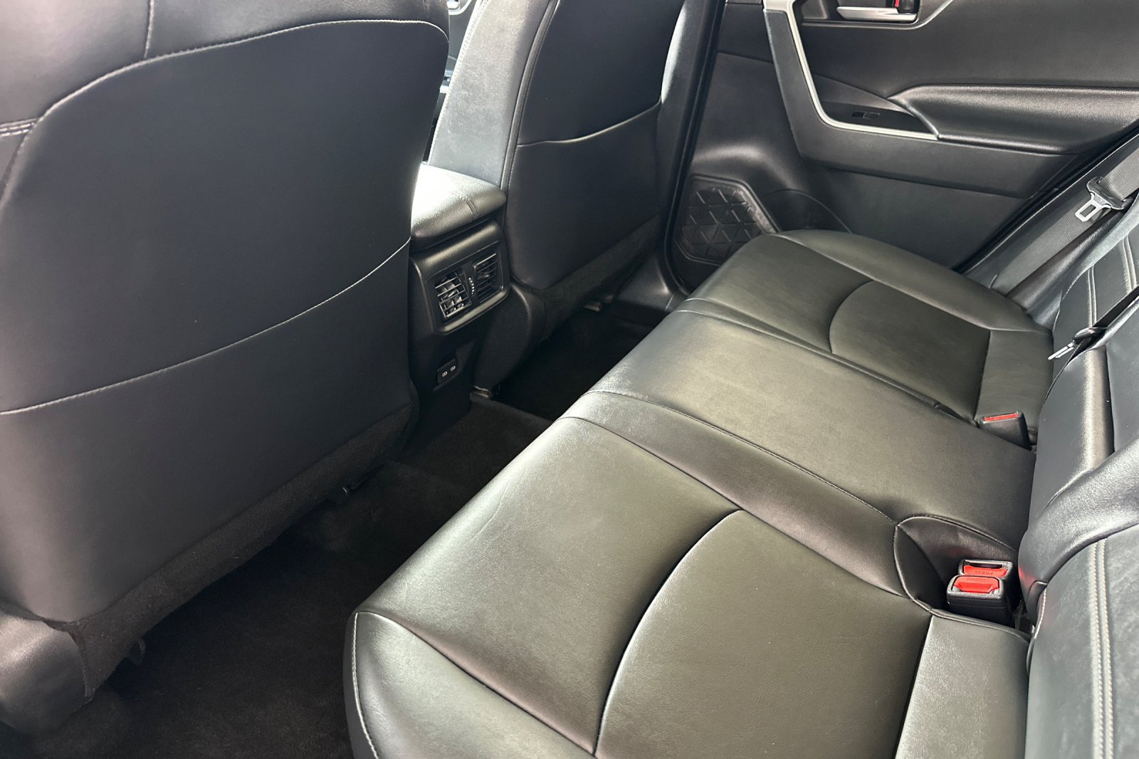 Used 2023 Toyota RAV4 XLE Premium FWD image 12