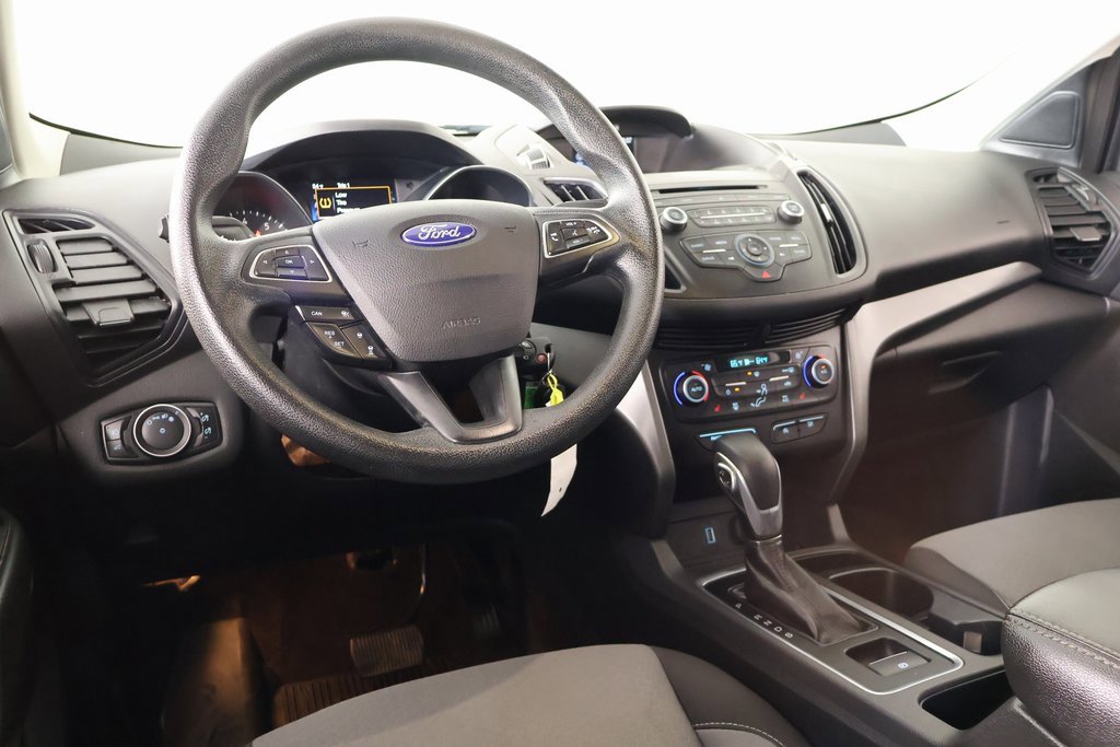 Used 2018 Ford Escape SE w/ Ford Safe & Smart Package image 2