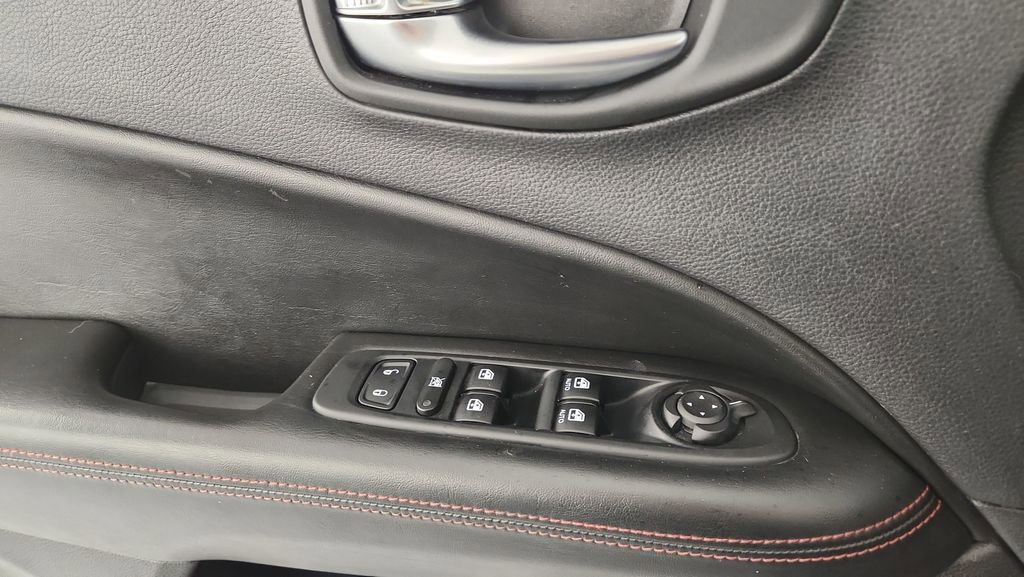 Used 2019 Jeep Compass Trailhawk w/ Cold Weather Group AWD/4WD image 15