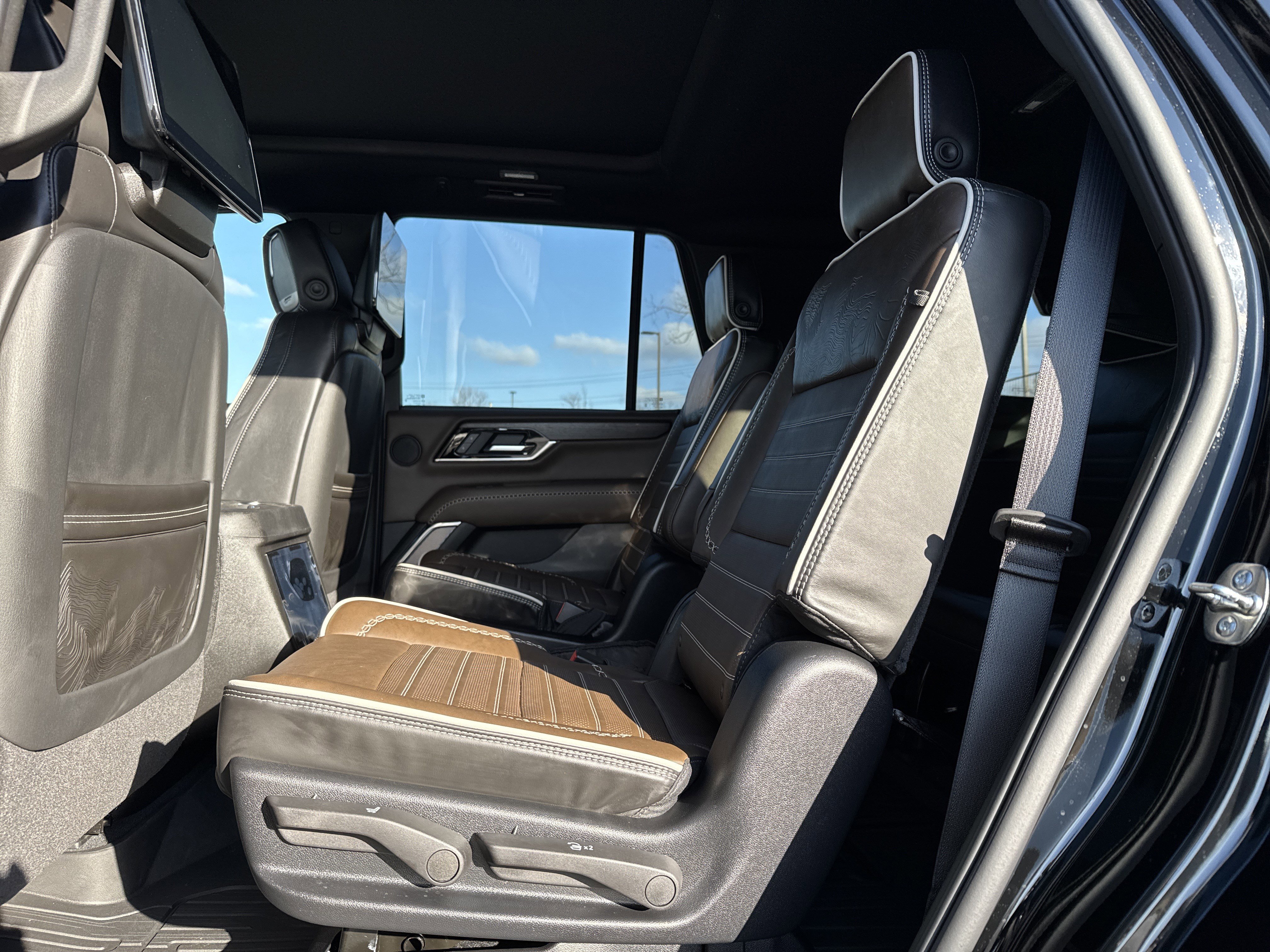 Used 2026 GMC Yukon Denali Ultimate w/ LPO, Floor Liner Package image 33