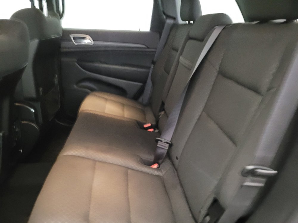Used 2019 Jeep Grand Cherokee Laredo AWD/4WD image 18