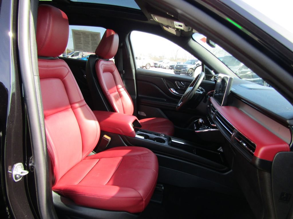 Used 2025 Lincoln Corsair Grand Touring w/ Equipment Group 301A AWD/4WD image 17
