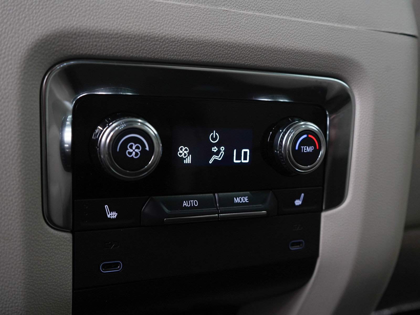 Used 2025 GMC Yukon Denali w/ Sun & Power Step Package AWD/4WD image 17