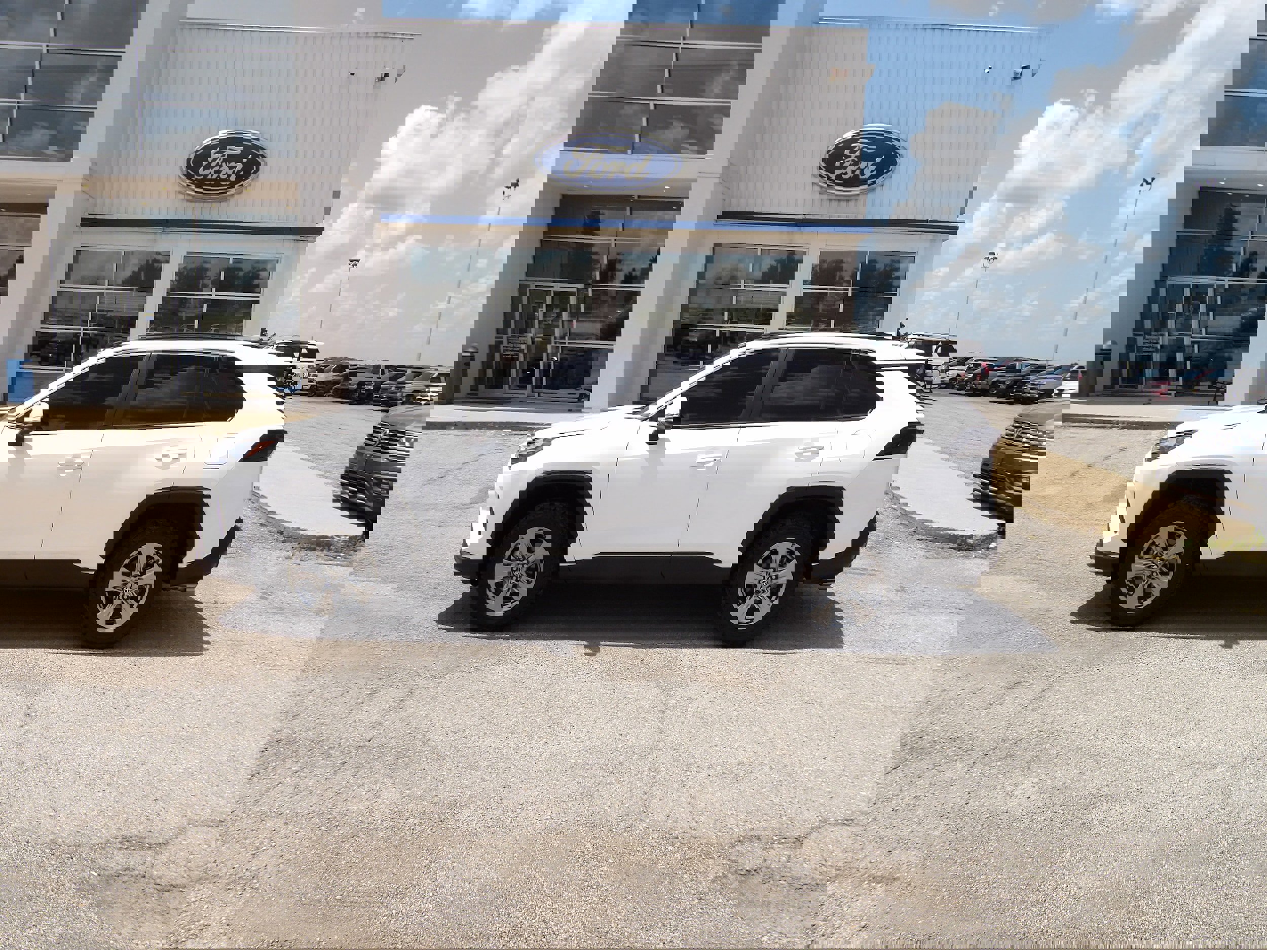 Used 2023 Toyota RAV4 XLE w/ Convenience Package image 1