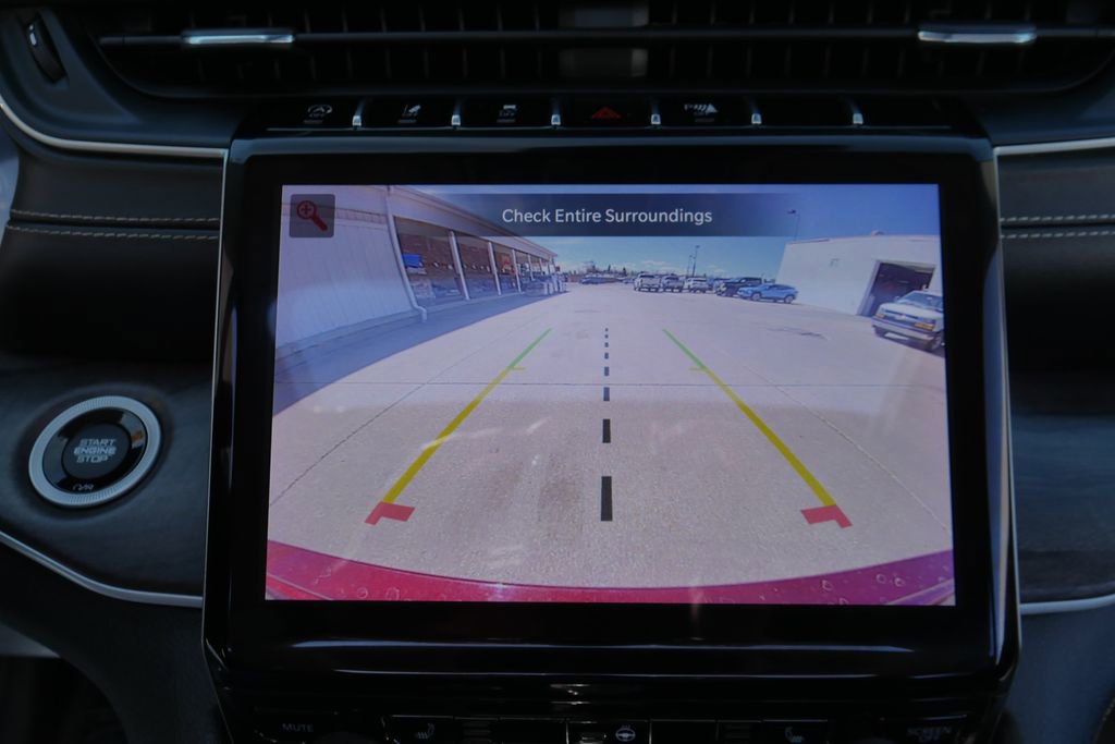 Used 2023 Jeep Grand Cherokee Limited image 16