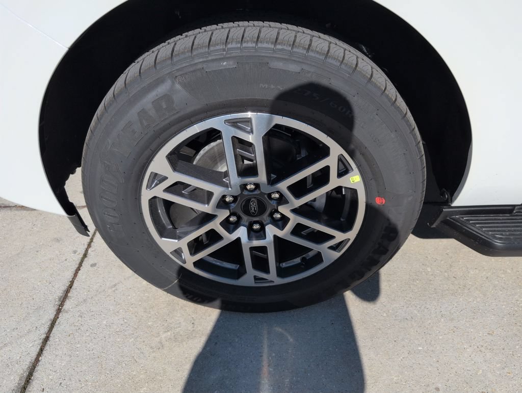 New 2026 Ford Expedition Active RWD image 18