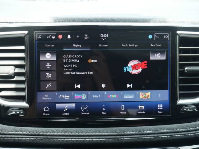 Used 2022 Chrysler Pacifica Limited w/ Uconnect Theater Family Group FWD image 19