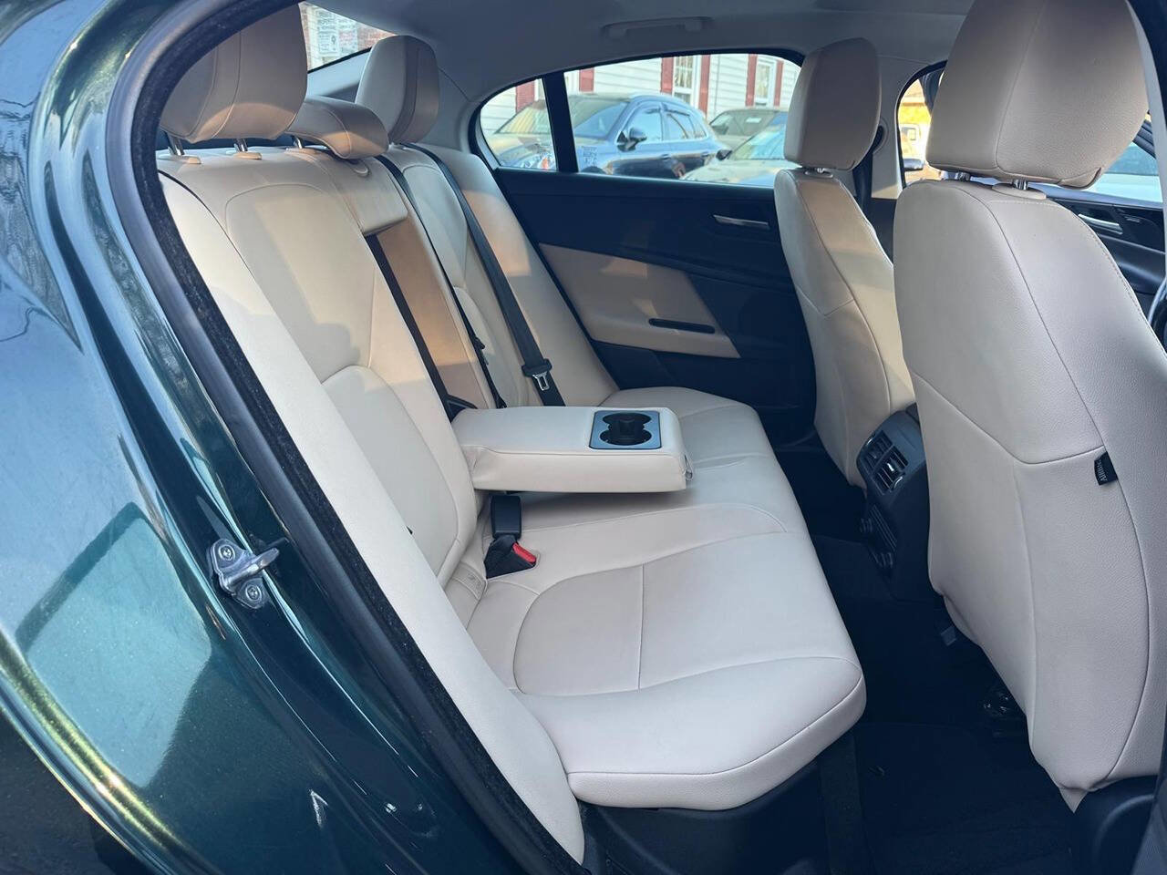 Used 2017 Jaguar XE Premium image 17