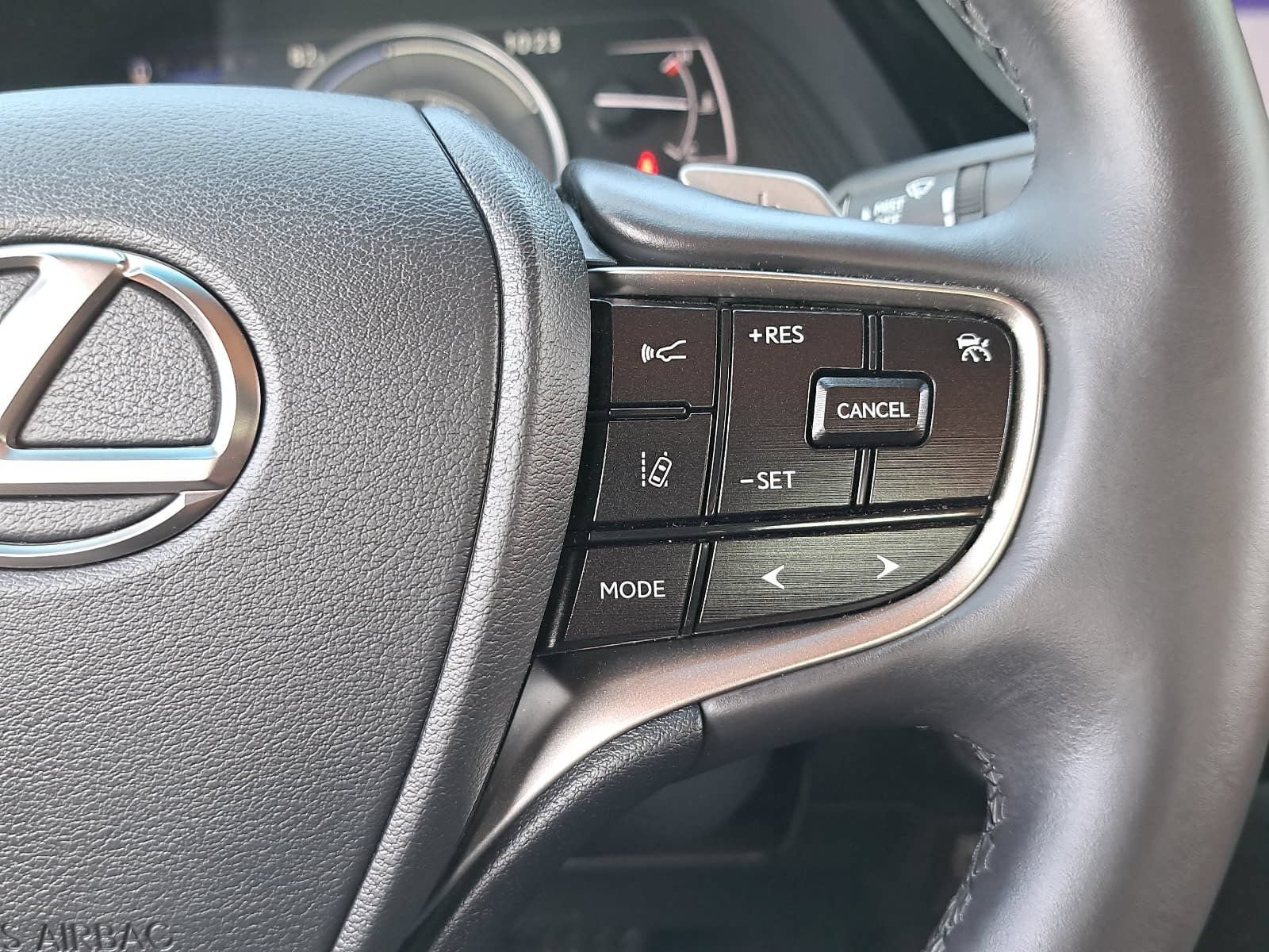 Used 2024 Lexus ES 300h w/ Premium Package FWD image 18
