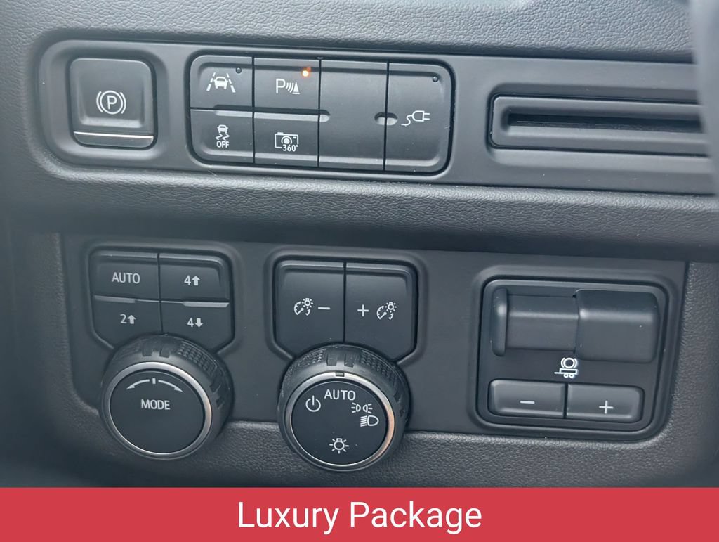 Certified 2022 Chevrolet Suburban RST w/ Luxury Package AWD/4WD image 16