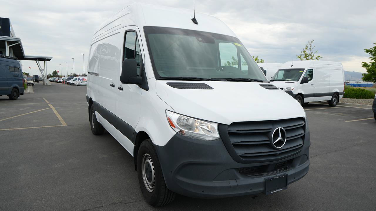 Used 2024 Mercedes-Benz Sprinter 2500 image 3