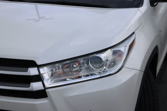 Used 2018 Toyota Highlander XLE AWD/4WD image 23