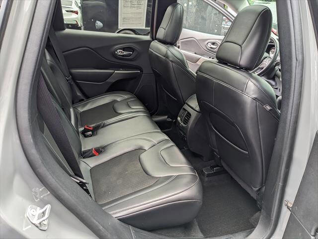 Used 2020 Jeep Cherokee Latitude Plus w/ Comfort/Convenience Group AWD/4WD image 17