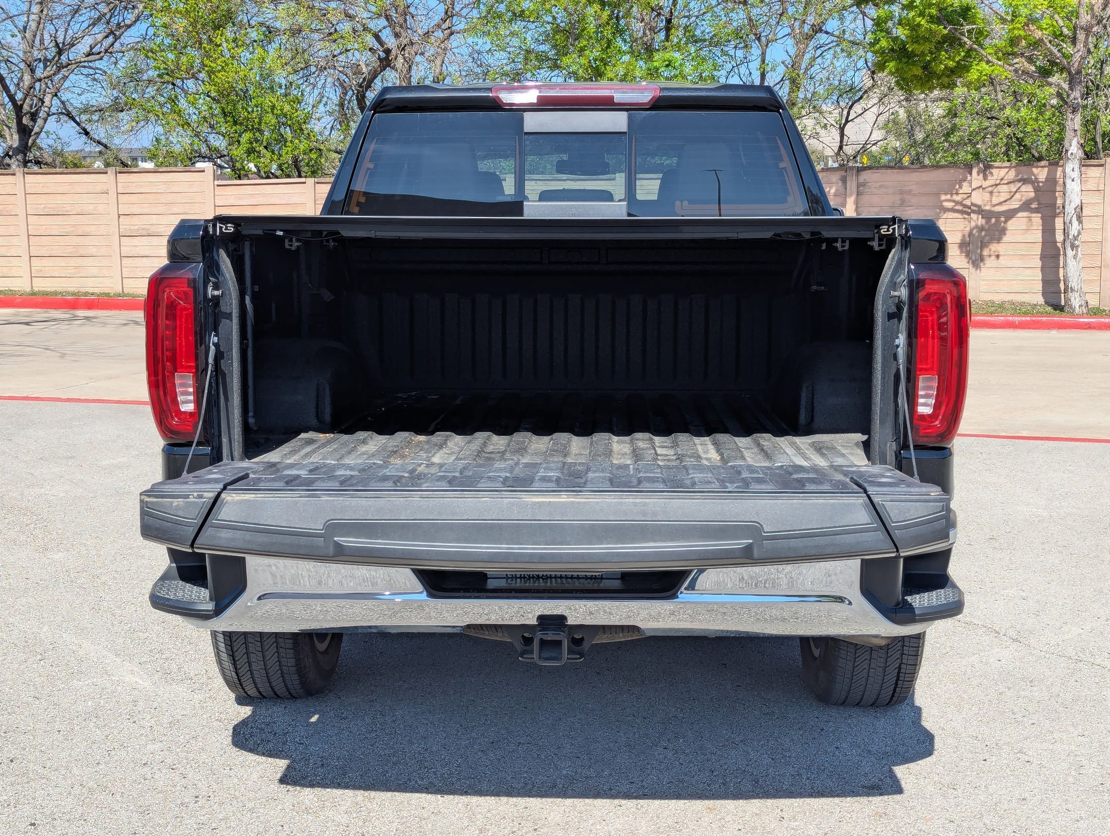 Used 2023 GMC Sierra 1500 SLT image 24