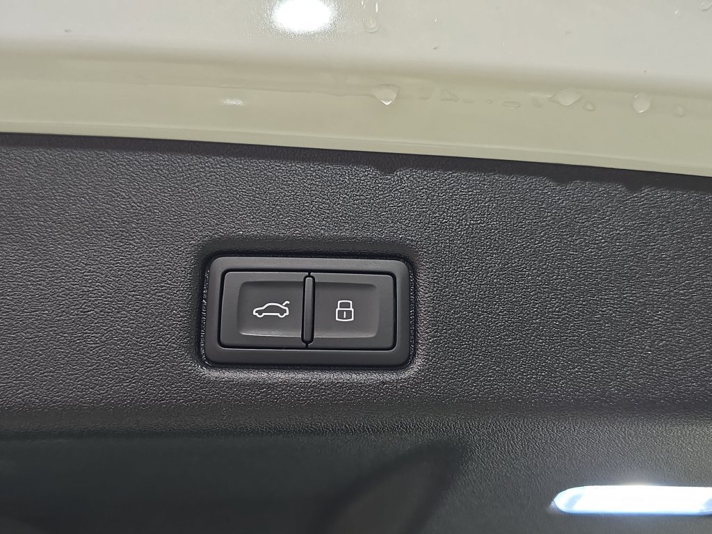 Used 2025 Audi Q5 Premium Plus w/ Premium Plus AWD/4WD image 19