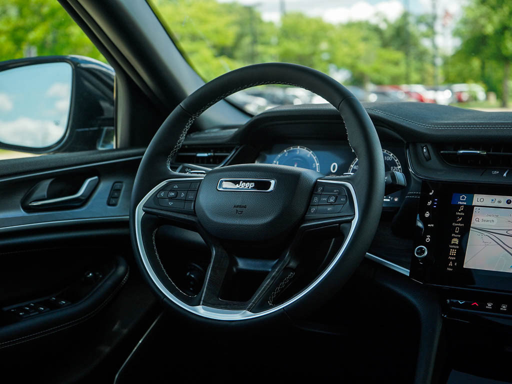 New 2026 Jeep Grand Cherokee Limited AWD/4WD image 16
