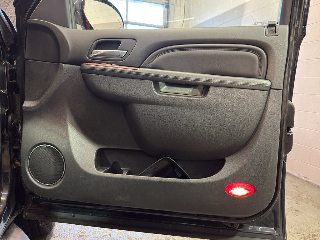 Used 2013 Cadillac Escalade ESV Luxury image 21