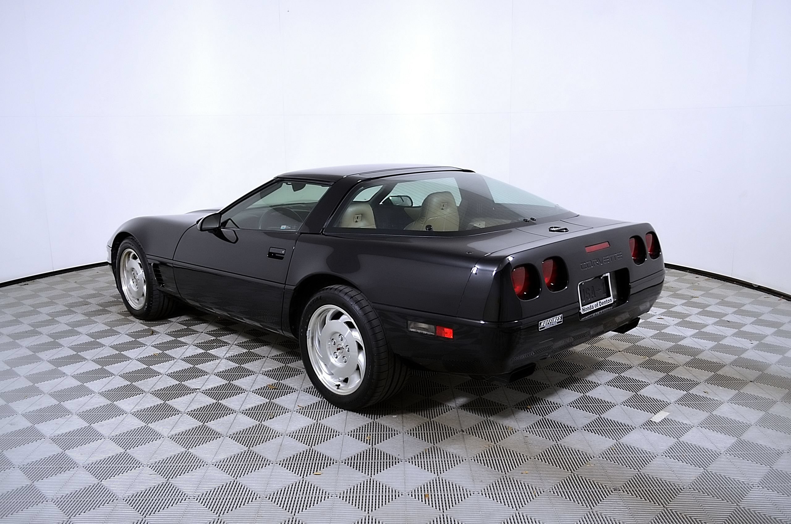 Used 1996 Chevrolet Corvette Coupe RWD image 9