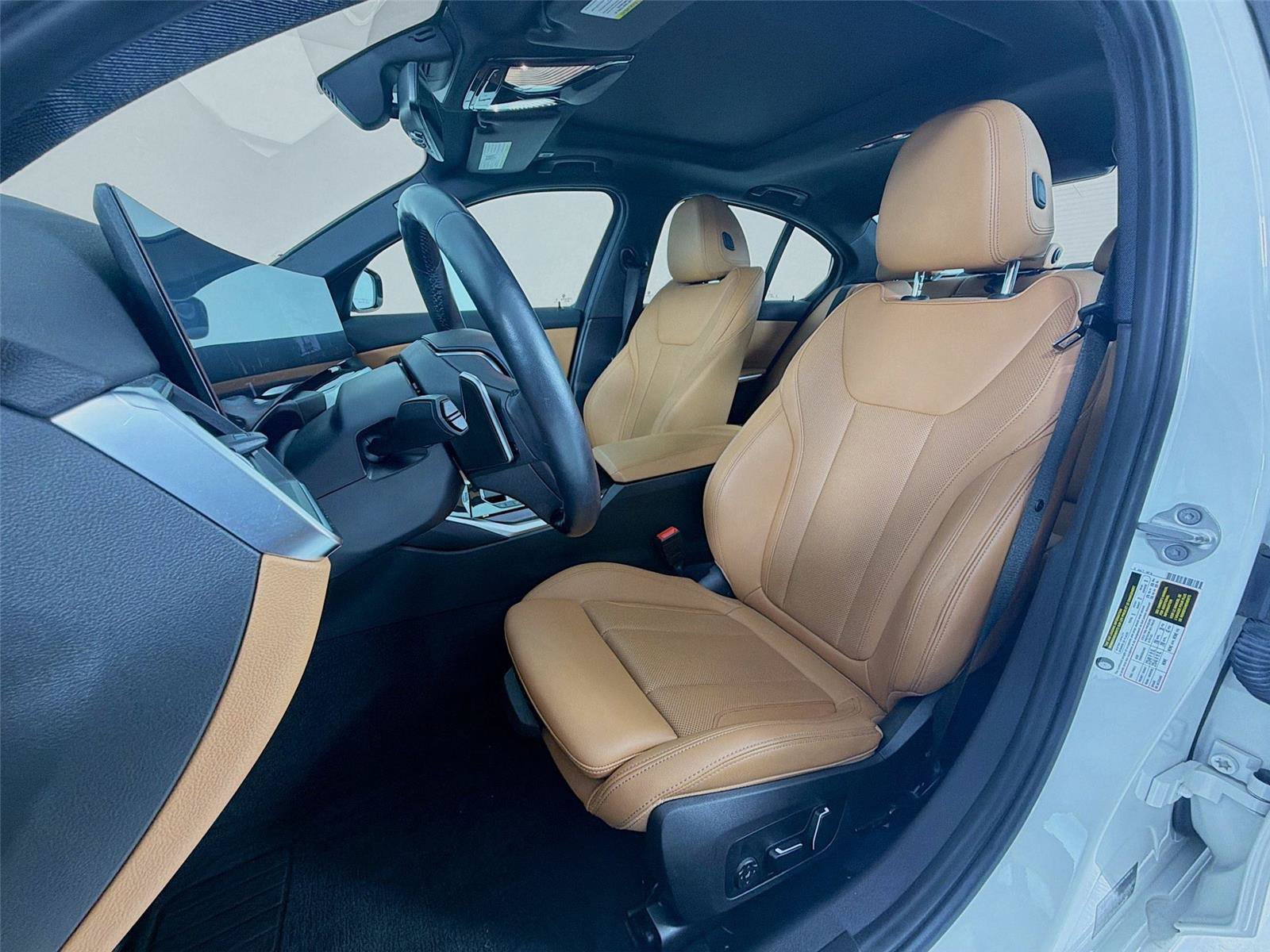 Used 2024 BMW 330i Sedan w/ Premium Package RWD image 5