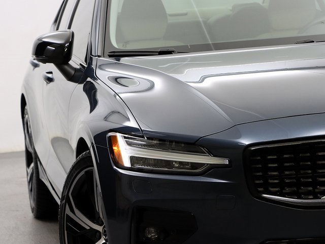 Used 2023 Volvo S60 B5 Plus w/ Climate Package image 4