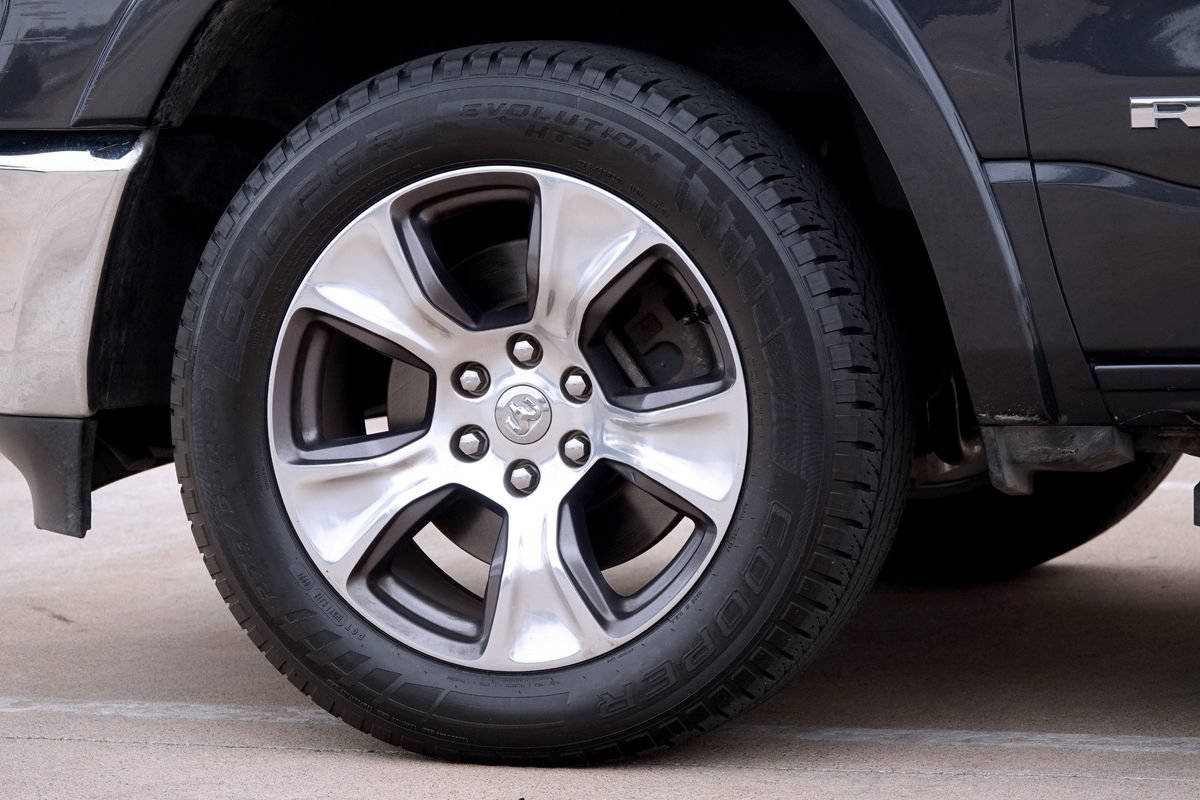 Used 2019 RAM 1500 Laramie AWD/4WD image 25
