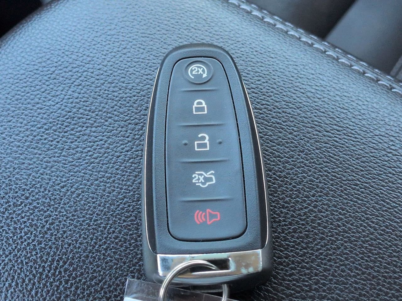 Used 2018 Ford Escape Titanium w/ Ford Safe & Smart Package AWD/4WD image 29