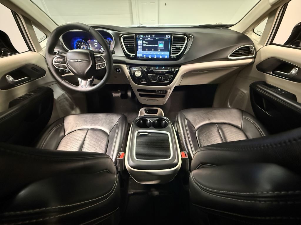 Used 2024 Chrysler Pacifica Touring-L image 74