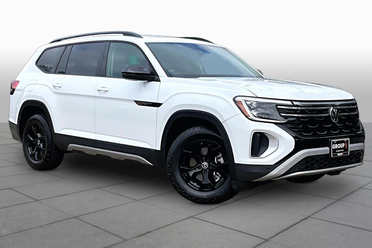 Used 2024 Volkswagen Atlas Peak Edition SE AWD/4WD image 3