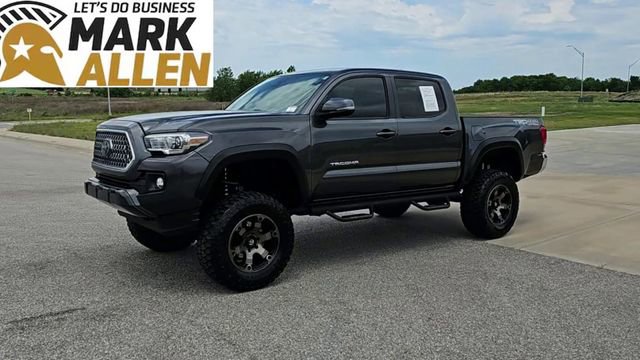 Used 2019 Toyota Tacoma TRD Off-Road AWD/4WD image 4