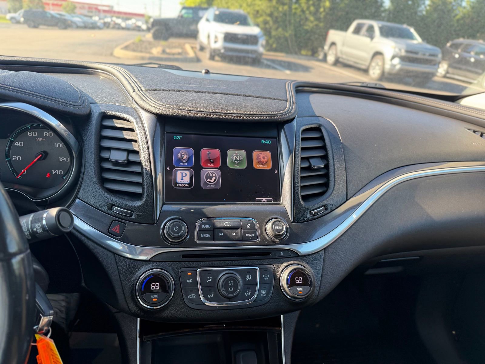 Used 2014 Chevrolet Impala LT w/ Convenience Package image 13