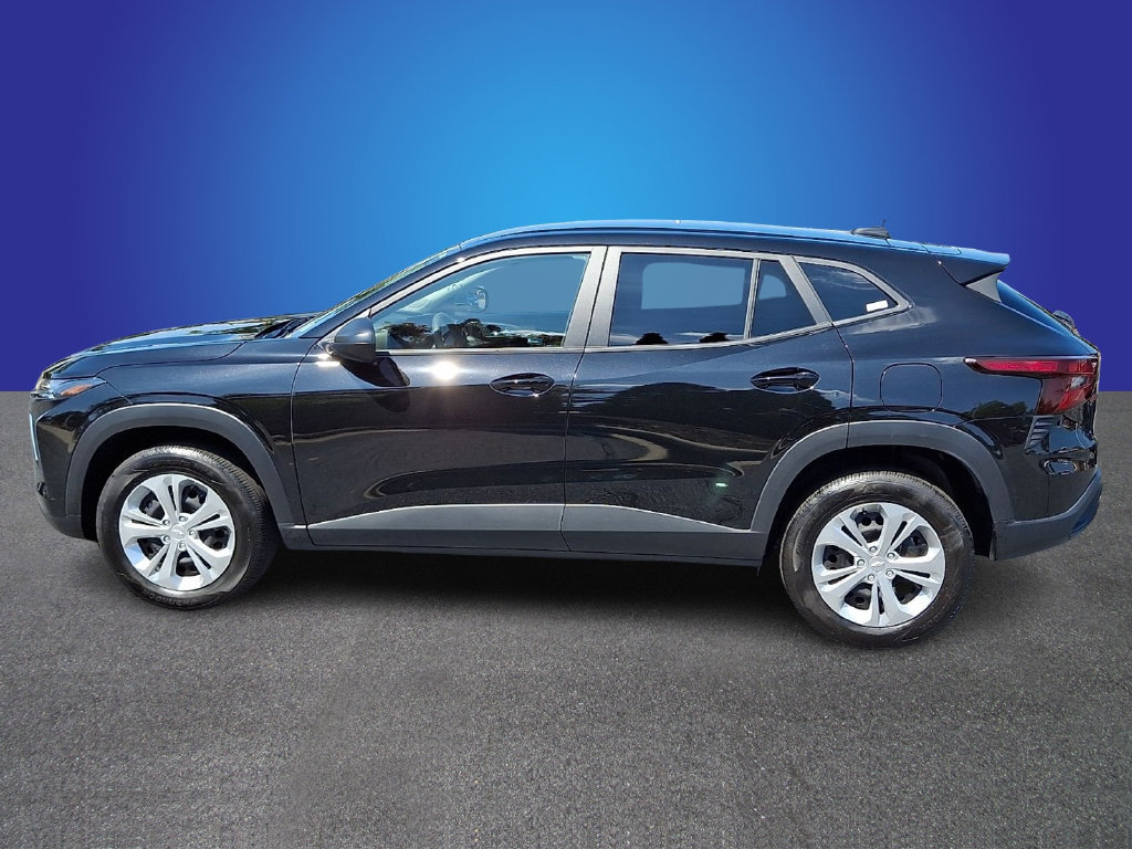 Used 2025 Chevrolet Trax LS FWD image 7