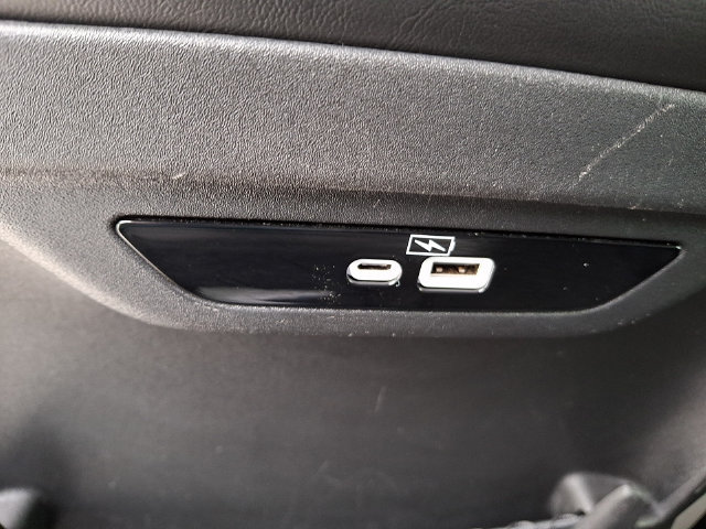 Used 2024 Chrysler Pacifica Touring-L FWD image 12