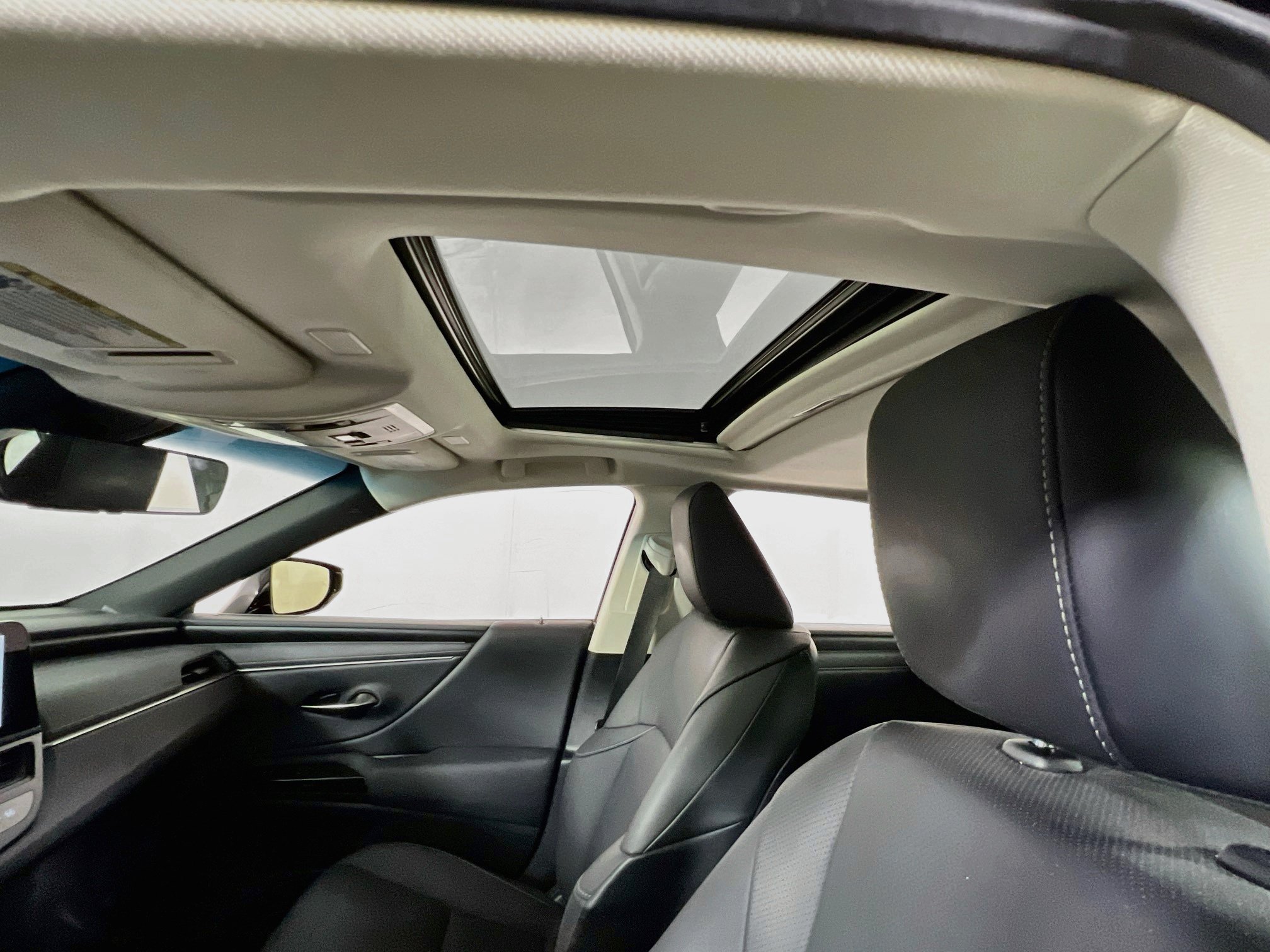 Used 2024 Lexus ES 300h w/ Premium Package FWD image 22
