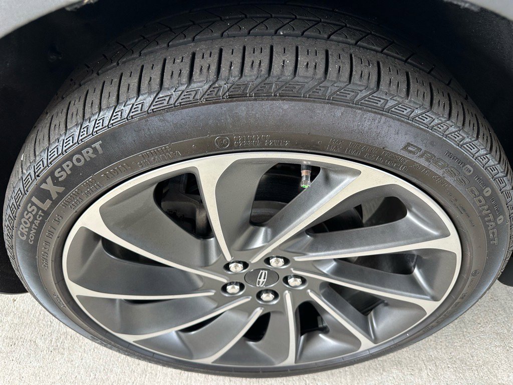 Used 2022 Lincoln Nautilus Reserve w/ Equipment Group 202A image 7