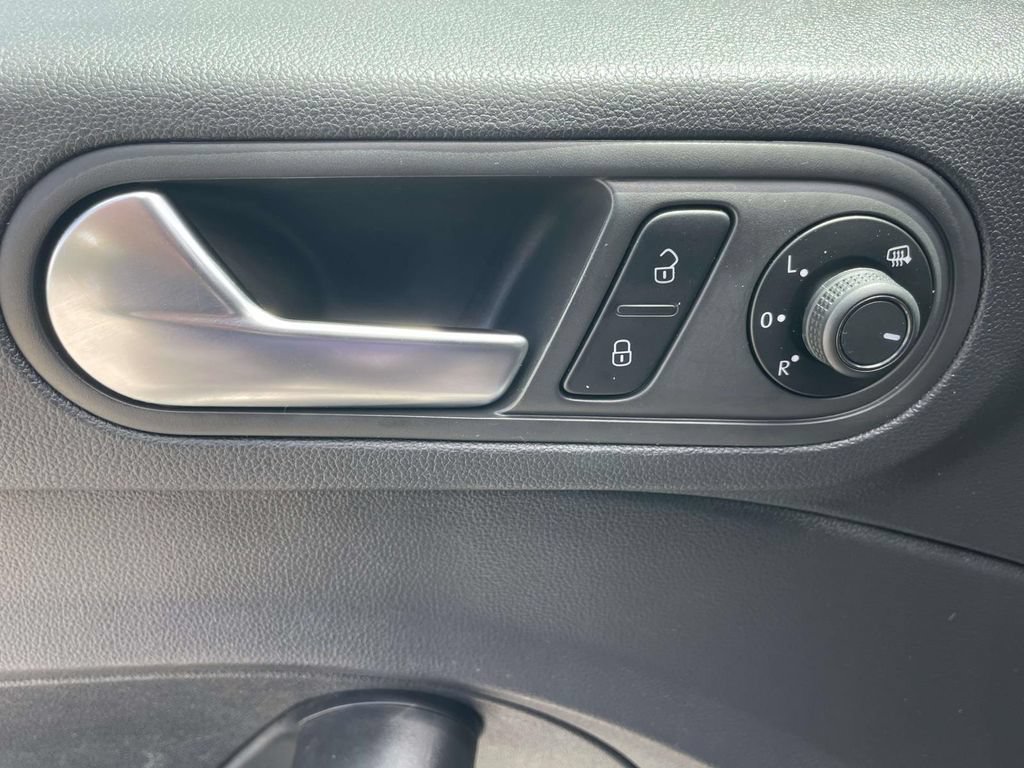 Used 2018 Volkswagen Beetle 2.0T S FWD image 15