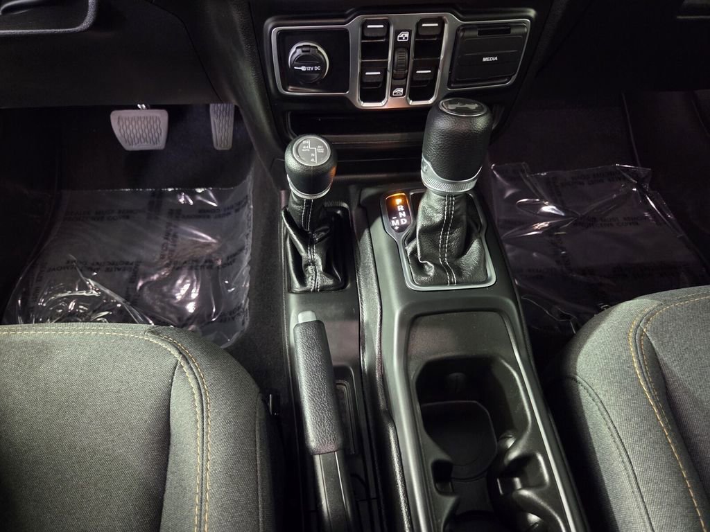 Certified 2025 Jeep Wrangler Sahara w/ Safety Group image 16