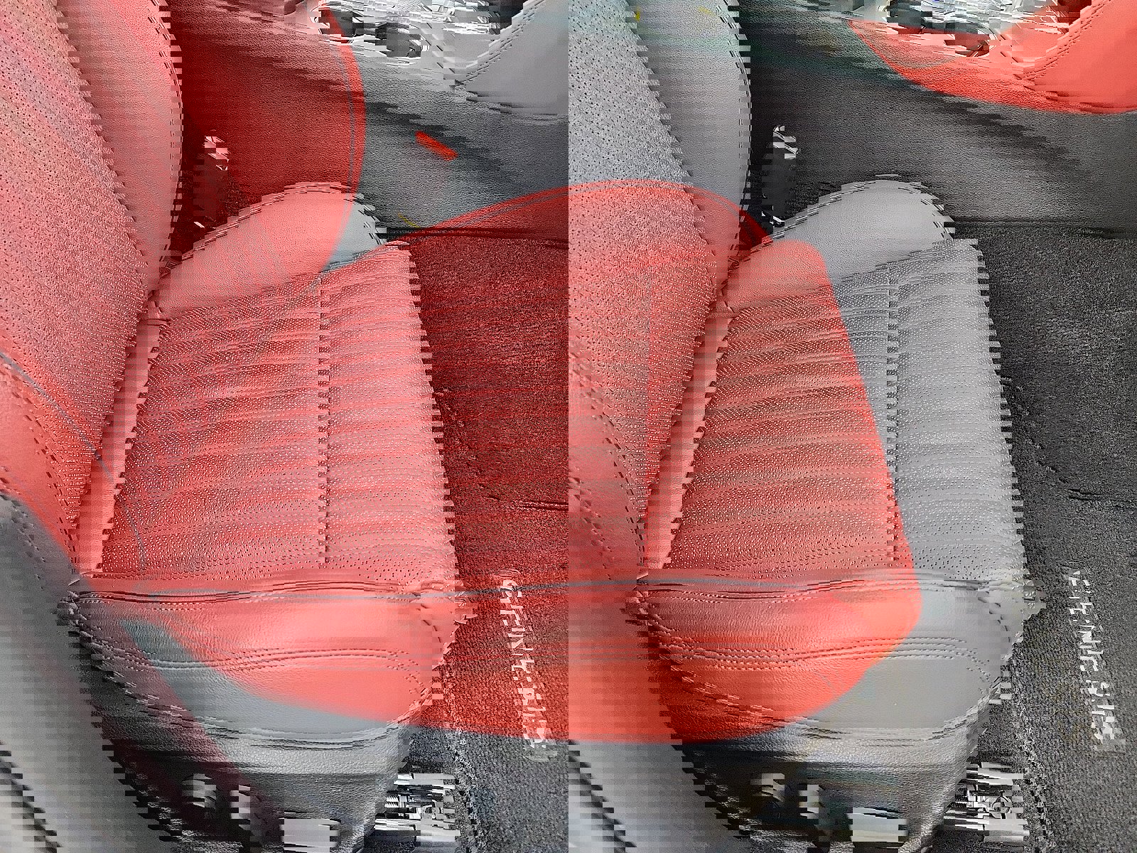 Used 2023 Genesis G70 2.0T w/ Sport Prestige Package image 33