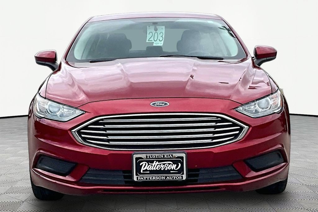 Used 2017 Ford Fusion SE w/ Fusion SE Technology Package FWD image 3