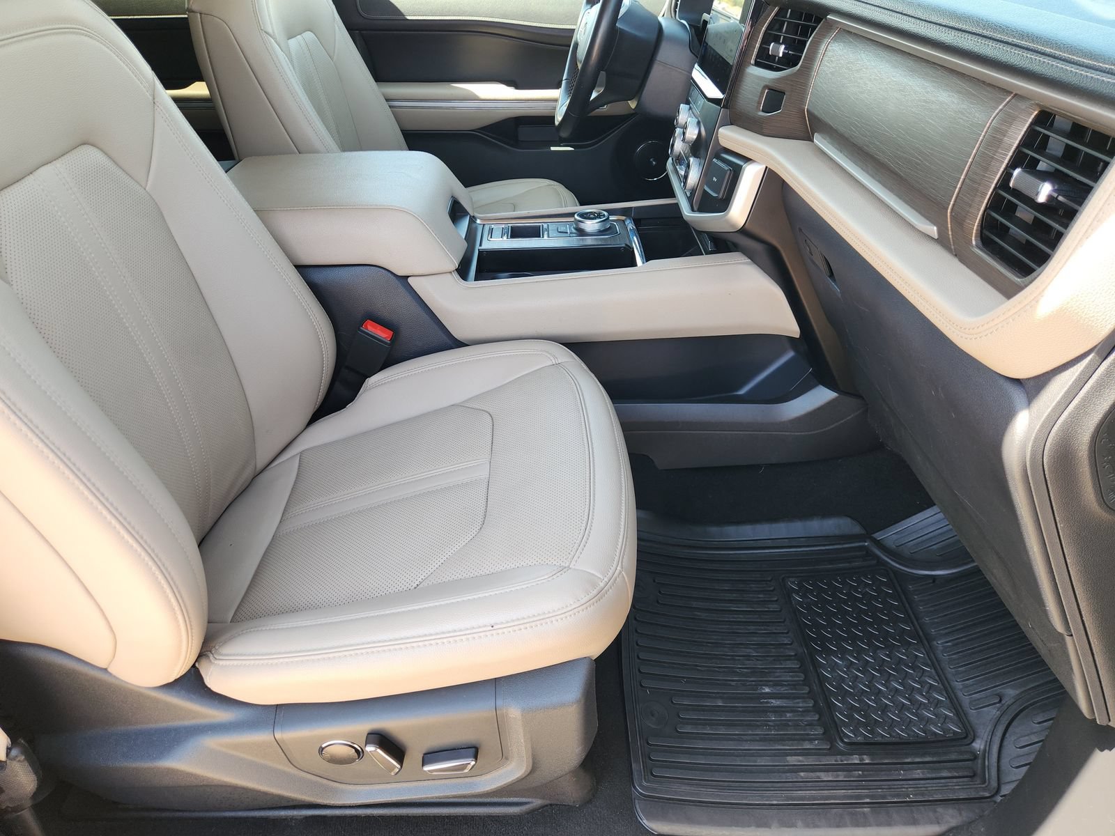 Used 2024 Ford Expedition Limited RWD image 17