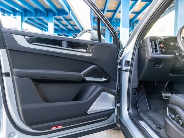 Used 2026 Porsche Cayenne S image 24