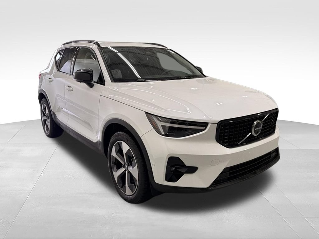 Used 2026 Volvo XC40 B5 Plus AWD/4WD image 7