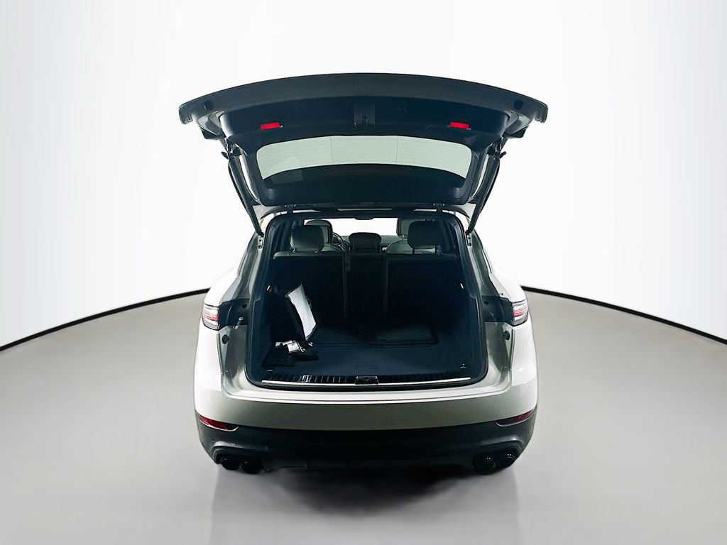 Certified 2023 Porsche Cayenne Platinum Edition image 28