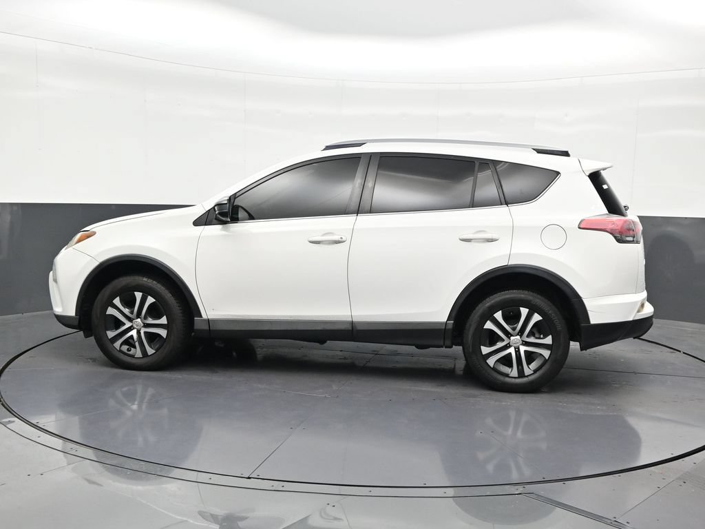 Used 2018 Toyota RAV4 LE FWD image 2