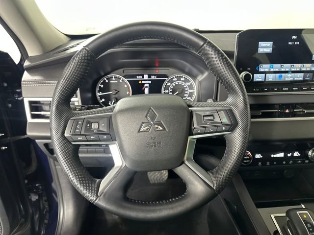 Used 2024 Mitsubishi Outlander SE Black Edition image 14