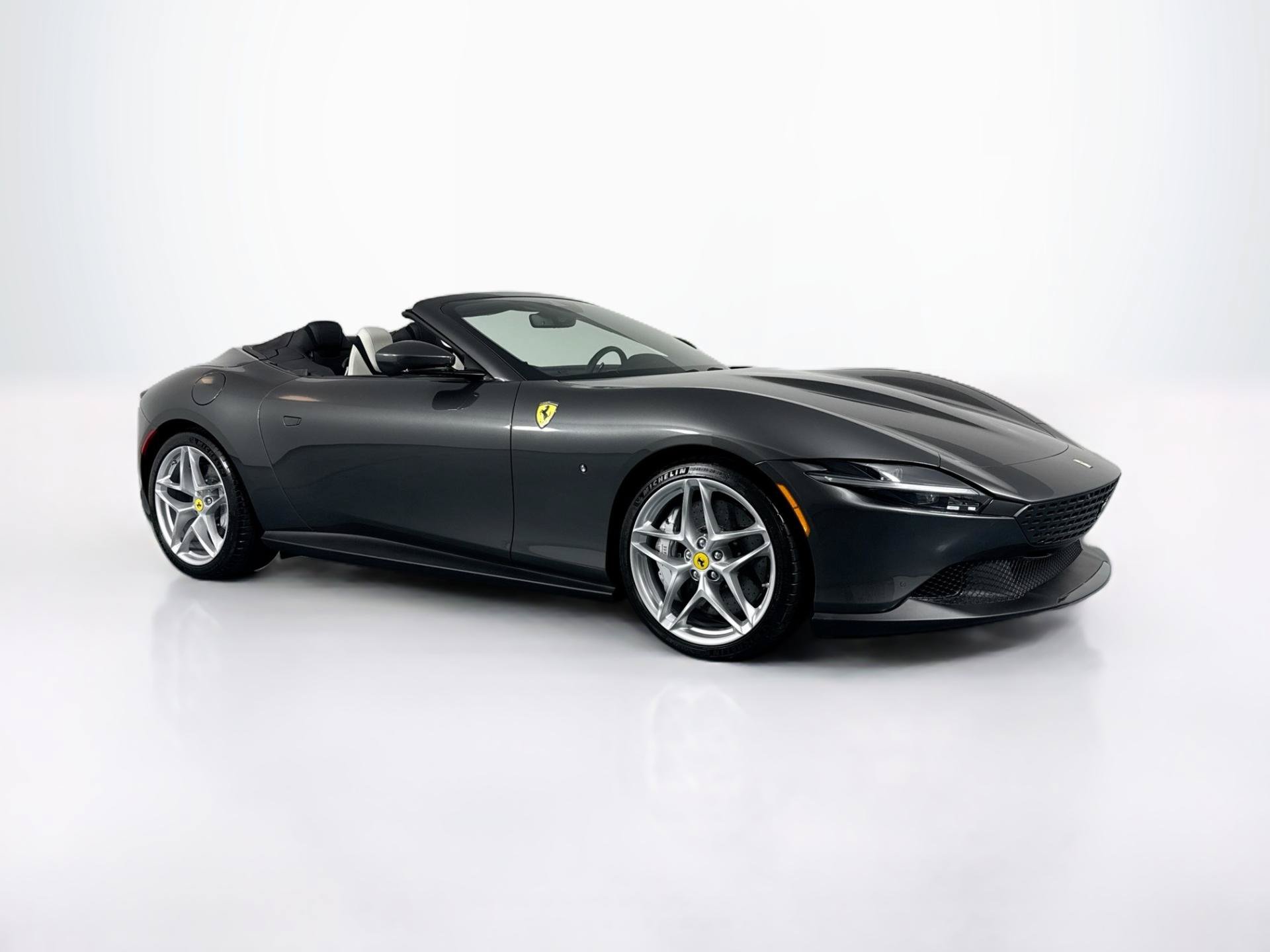 Used 2025 Ferrari Roma Spider RWD image 3