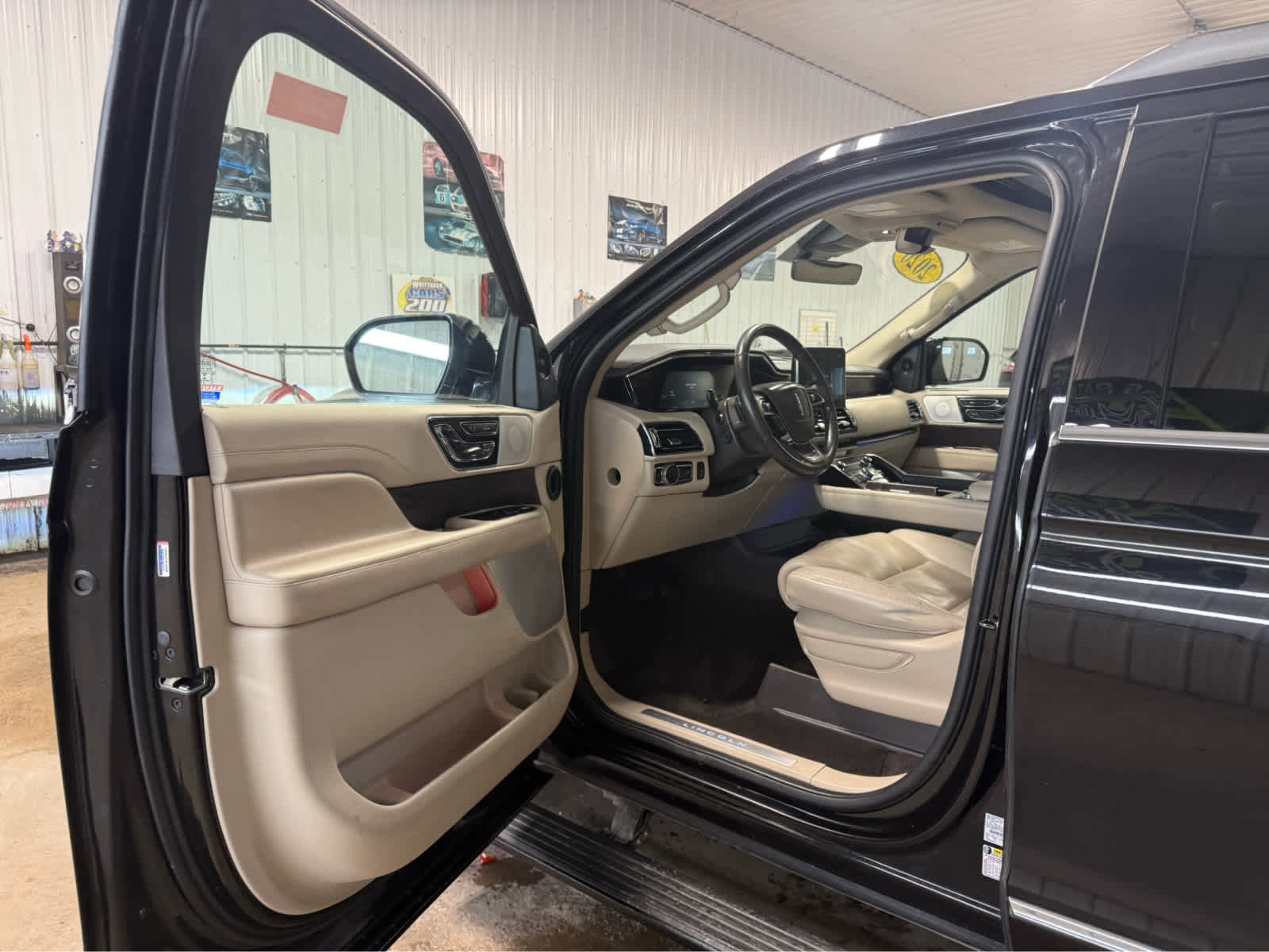 Used 2020 Lincoln Navigator Reserve w/ Equipment Group 208A Reserve image 6