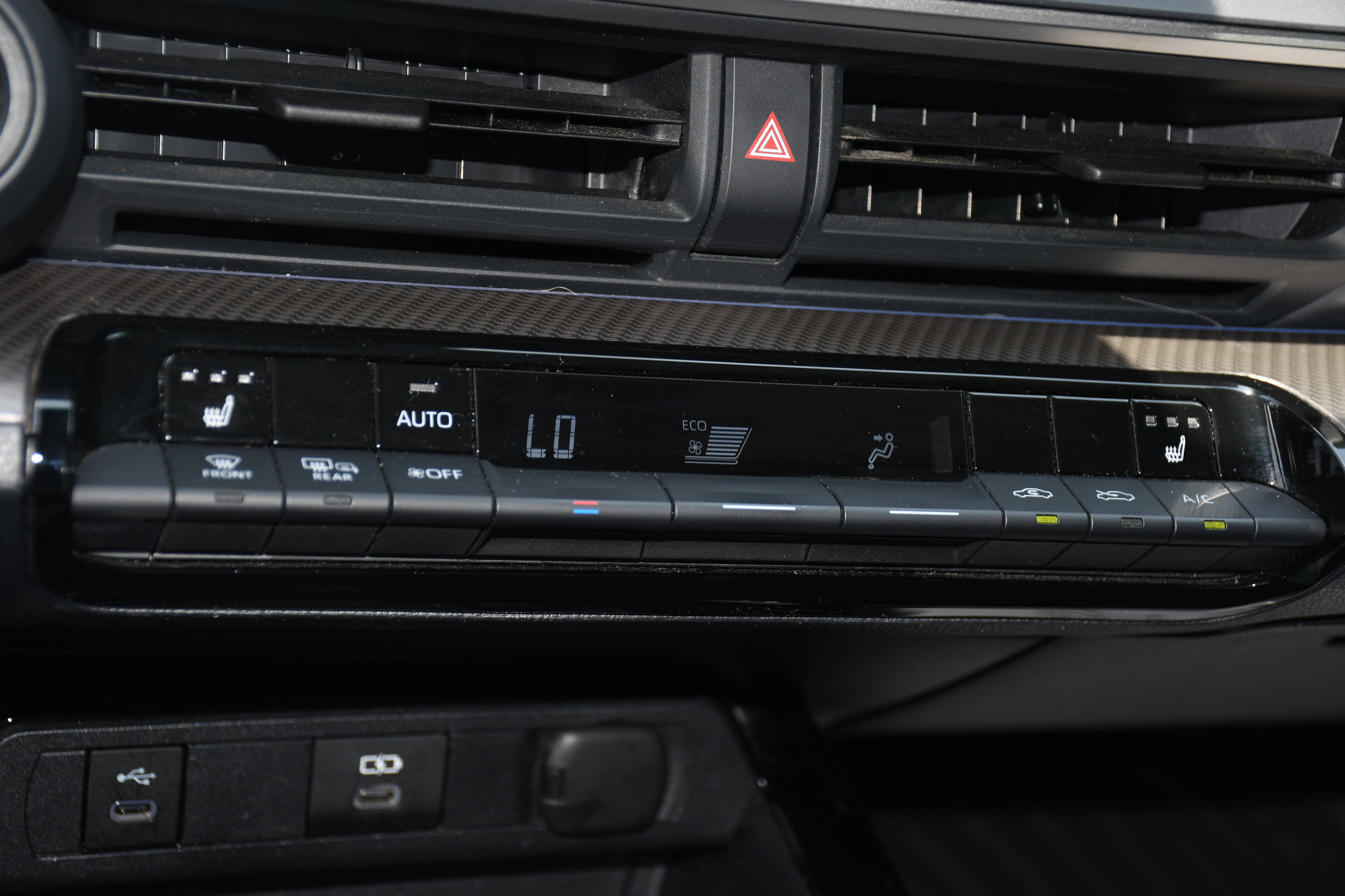 Used 2024 Toyota Prius XLE FWD image 14