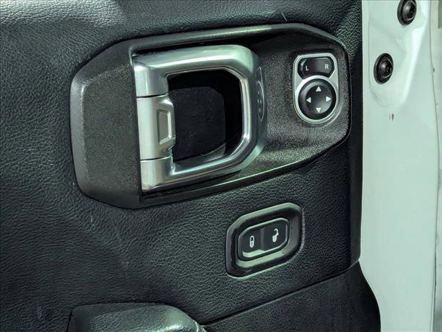Used 2018 Jeep Wrangler Unlimited Sahara image 9