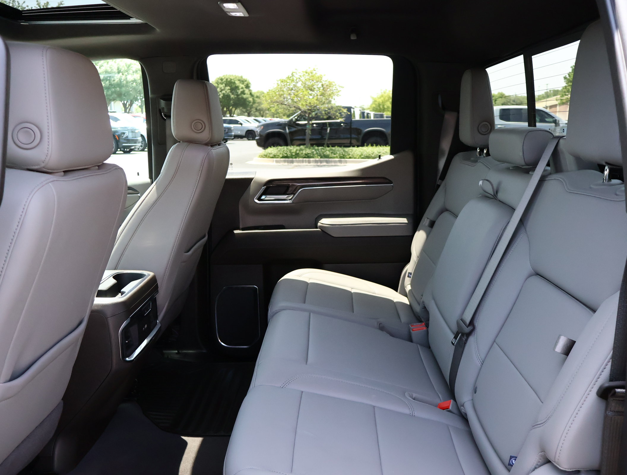Used 2024 Chevrolet Silverado 1500 LTZ w/ LTZ Premium Package AWD/4WD image 26