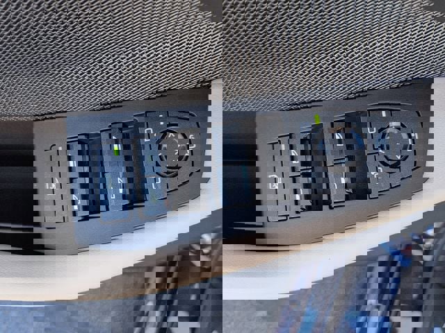 Used 2025 BMW M235i xDrive w/ Premium Package image 17